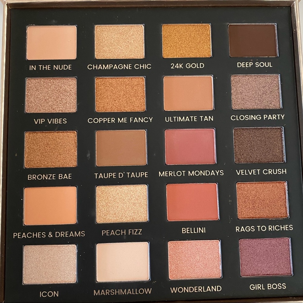 ICONIC LONDON - DAY TO SLAY EYESHADOW PALETTE